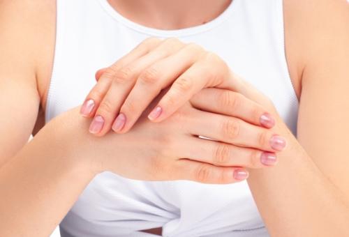 Как избавиться от влажных пальцев рук за 10 дней 01