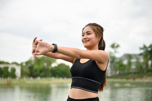 Как долго нужно делать упражнения для похудения рук, чтобы увидеть результаты. Какие упражнения нужно включить в разминку?