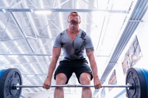 Какое количество повторений и подходов рекомендуется делать для эффективной тренировки рук. На силу (повышение силовых показателей)