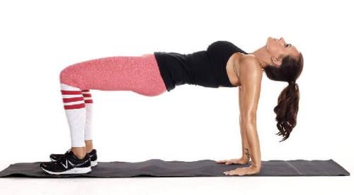 Какой угол наклона тела нужно выбрать для упражнений на тренировке рук без гантелей. 9 лучших упражнений на руки со своим весом.