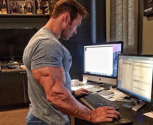 Какие упражнения будут самыми эффективными для накачки мышц рук дома. Как накачать руки в домашних условиях 