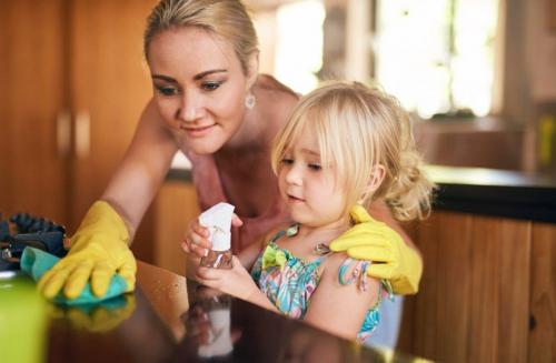 Как обучить детей помогать в уборке. Как без занудства и нравоучений приучить ребёнка помогать по дому: практические советы психолога