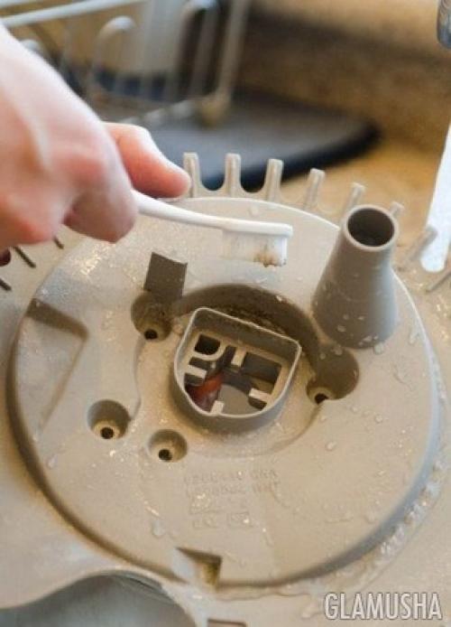 Как сохранить чистоту в труднодоступных местах дома. 8 лайфхаков по уборке в труднодоступных местах