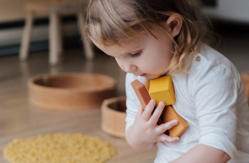 Как обучить детей помогать в уборке. Как без занудства и нравоучений приучить ребёнка помогать по дому: практические советы психолога